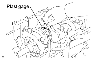 Engine unit 1GR-FE Inspection. Remove the 2 bolts, connecting rod cap and lower bearing.